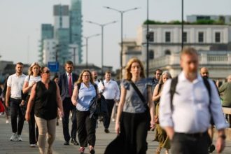 UK Wage Growth Plummets to Two-Year Low: What This Means for Workers