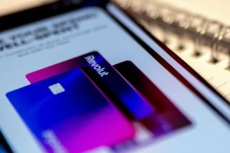 Revolut Hits  Billion Valuation as Employees Cash In Through Share Sale!