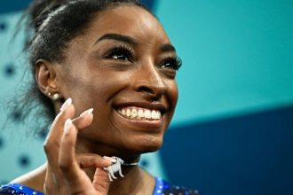 Simone Biles Shines in Stunning Diamond-Encrusted Goat Necklace During Gold Medal Ceremony at the Paris Olympics!