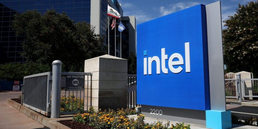 Intel Shareholders Blow the Whistle: Allegations of Concealed Issues in Chip Manufacturing Before Layoffs and Weak Earnings Revealed