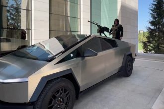 Putin’s Inner Circle Unveils Tesla Cybertruck Armed with a Machine Gun for Potential Ukraine Deployment!