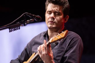 John Mayer’s Journey: Mastering Dead Songs with One Less Finger After Injury!