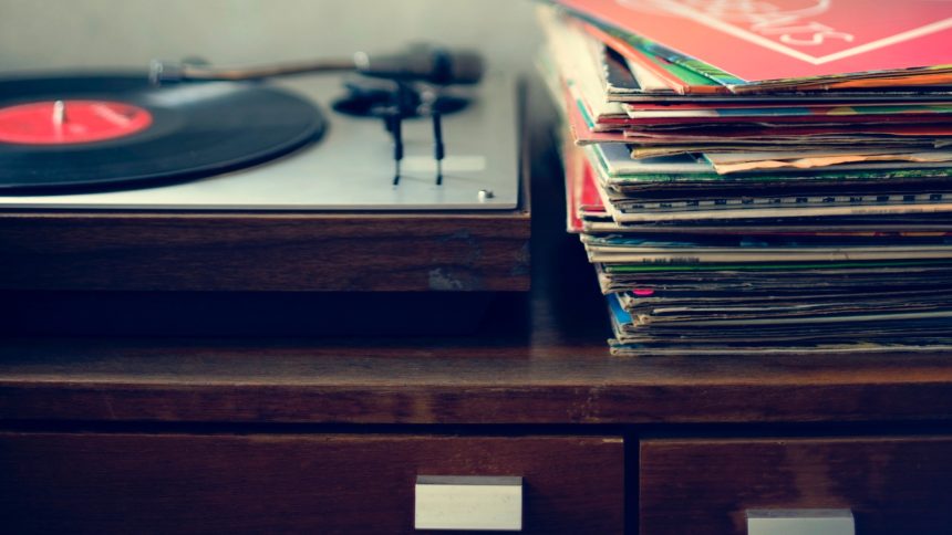 Vinyl vs. CDs: Why Records Are Making a Comeback in the Streaming Era