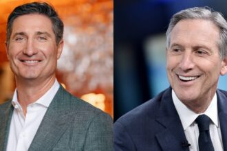 Howard Schultz Backs Brian Niccol’s Bold Strategy to Revitalize Starbucks Sales!